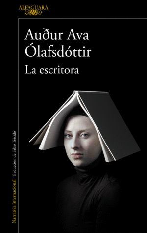 LA ESCRITORA